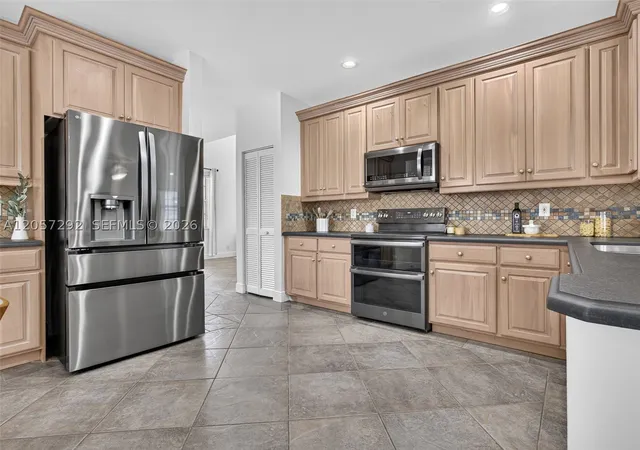Photo 2 of Single family home for sale at 1012 Cedar Falls Dr, Weston, FL 33327 | MLS# A12057292 | Listing updated on 2026-09-05