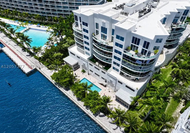 Photo 3 of Condo for sale at 3000 Ne 188th St #709, Aventura, FL 33180 | MLS# A12057377 | Listing updated on 2026-09-14