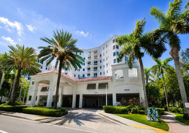 Listing Photo 4 - Condo for sale in building located at 3000 Ne 188Th St, Miami, FL 33180 - Unit #709