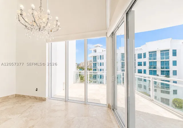 Listing Photo 5 - Condo for sale in building located at 3000 Ne 188Th St, Miami, FL 33180 - Unit #709