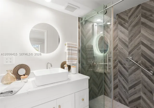 Listing Photo 5 - Condo for sale in building located at 631 N Saxony N, Delray Beach, FL 33446 - Unit #N