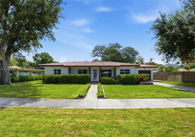 Photo 1 of Single family home for sale at 417 Ne 11th Ave, Pompano Beach, FL 33060 | MLS# A12054746 | Listing updated on 2026-09-01