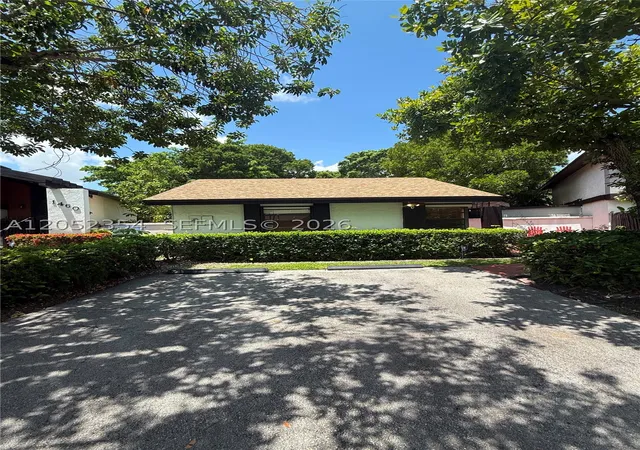 Photo 1 of Single family home for sale at 1470 Flamingo Ct, Pembroke Pines, FL 33026 | MLS# A12052354 | Listing updated on 2026-09-16