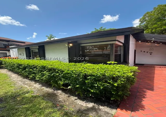 Photo 3 of Single family home for sale at 1470 Flamingo Ct, Pembroke Pines, FL 33026 | MLS# A12052354 | Listing updated on 2026-09-16