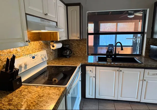 Photo 4 of Single family home for sale at 1470 Flamingo Ct, Pembroke Pines, FL 33026 | MLS# A12052354 | Listing updated on 2026-09-16