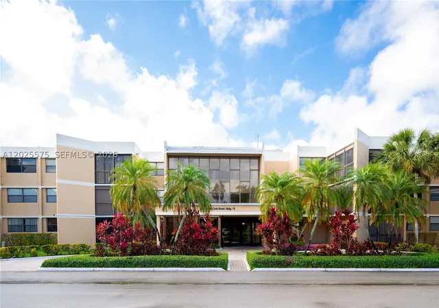Photo 3 of Condo for sale at 16400 Ne Golf Club Rd #305, Weston, FL 33326 | MLS# A12025575 | Listing updated on 2026-08-27
