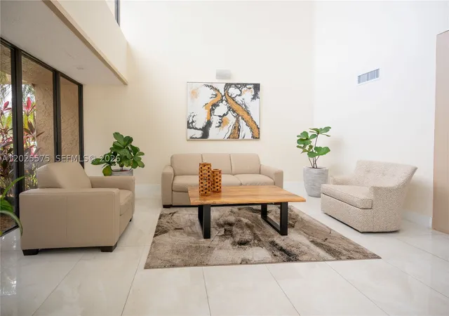 Listing Photo 4 - Condo for sale in building located at 16400 NE Golf Clb Rd, Weston, FL 33326 - Unit #305