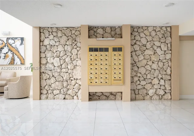 Listing Photo 5 - Condo for sale in building located at 16400 NE Golf Clb Rd, Weston, FL 33326 - Unit #305