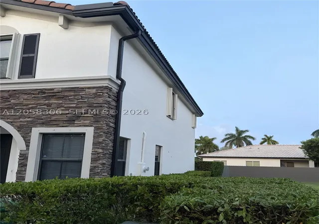 Photo 2 of Townhouse for sale at 4221 Sw 164th Ct, Miami, FL 33185 | MLS# A12058306 | Listing updated on 2026-09-23