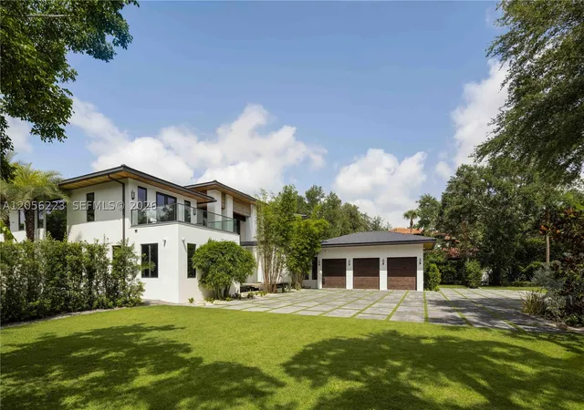 Photo 3 of Mansion for sale at 6540 Sw 123rd St, Pinecrest, FL 33156 | MLS# A12056223 | Listing updated on 2026-09-06