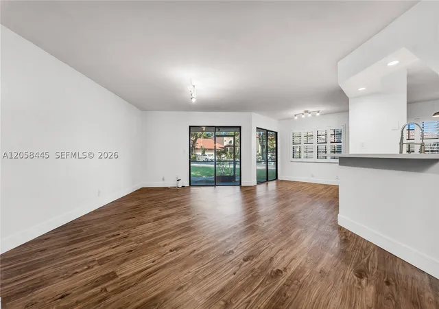 Photo 3 of Townhouse for sale at 9005 W Sunrise Blvd #9005, Plantation, FL 33322 | MLS# A12058445 | Listing updated on 2026-09-15