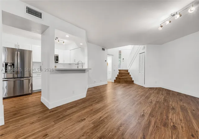 Photo 3 of Townhouse for sale at 9005 W Sunrise Blvd #9005, Plantation, FL 33322 | MLS# A12058445 | Listing updated on 2026-09-15