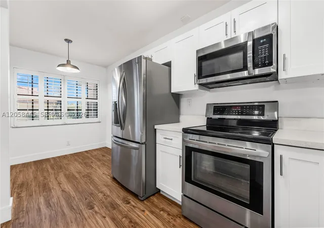 Photo 4 of Townhouse for sale at 9005 W Sunrise Blvd #9005, Plantation, FL 33322 | MLS# A12058445 | Listing updated on 2026-09-15