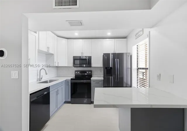 Listing Photo 4 - Condo for sale in building located at 11444 Nw 10Th St, Pembroke Pines, FL 33026 - Unit #11444