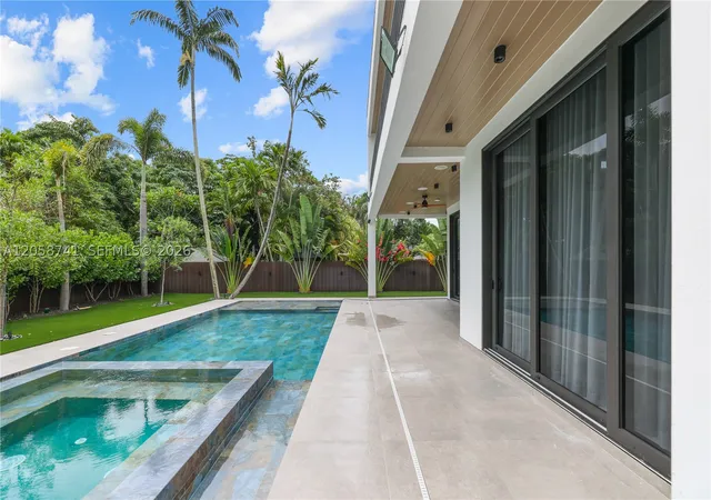 Photo 3 of Single family home for sale at 436 Ne 10th Ave, Fort Lauderdale, FL 33301 | MLS# A12058741 | Listing updated on 2026-09-15