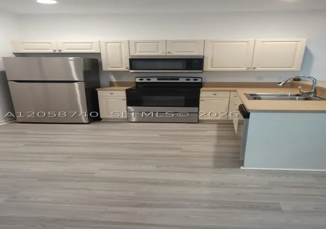 Photo 3 of Condo for sale at 1960 Freeport Ln #1960, Riviera Beach, FL 33404 | MLS# A12058740 | Listing updated on 2026-09-11