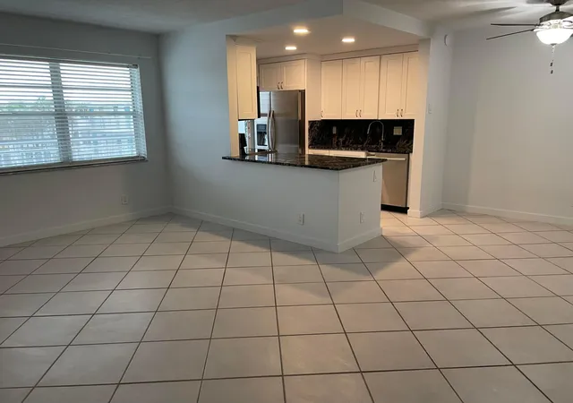5th image of 37 Yacht Clb Dr, South Palm Beach, FL 33408