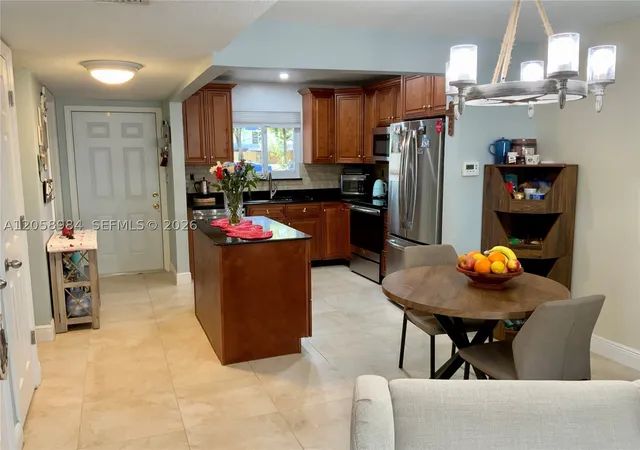 Photo 3 of Sale Pending at 3321 Farragut St #7H, Hollywood, FL 33021 | MLS# A12058984 | Listing updated on 2026-09-10
