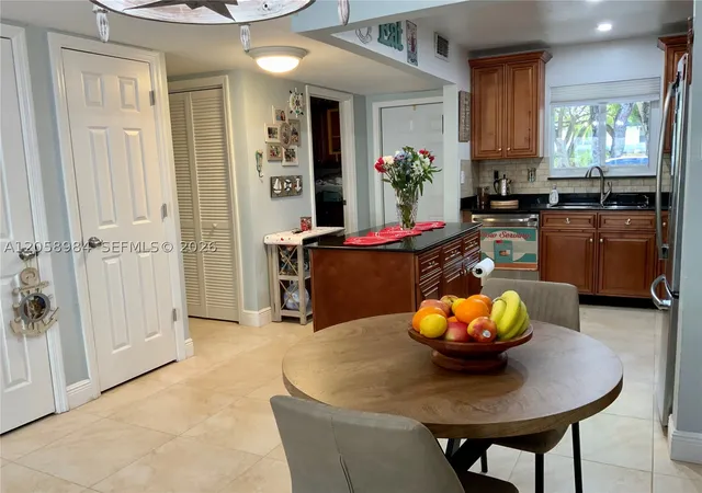 Photo 4 of Sale Pending at 3321 Farragut St #7H, Hollywood, FL 33021 | MLS# A12058984 | Listing updated on 2026-09-10