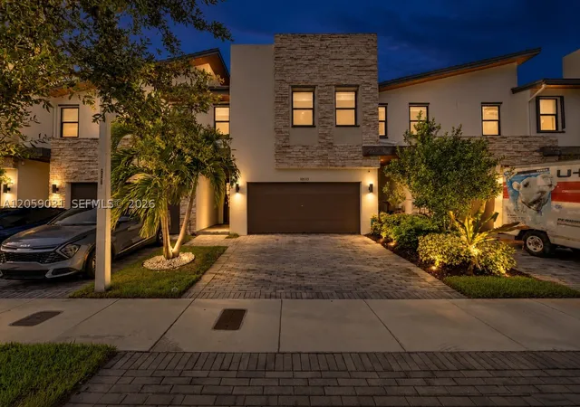 Photo 1 of Townhouse for sale at 10533 Nw 78th Ter, Doral, FL 33178 | MLS# A12059031 | Listing updated on 2026-09-09