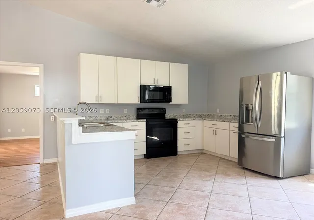Photo 4 of Sale Pending at 430 Sw 14Th Pl Sw, Vero Beach, FL 32962 | MLS# A12059073 | Listing updated on 2026-09-18