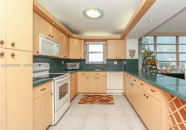 Photo 2 of Condo for sale at 2780 Ne 183rd St #901, Aventura, FL 33160 | MLS# A12059085 | Listing updated on 2026-09-07