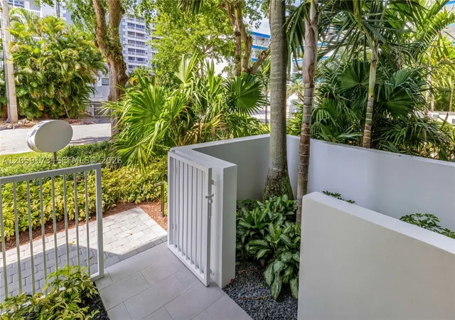 Listing Photo 5 - Condo for sale in building located at 3100 Ne 47Th Ct, North Lauderdale, FL 33308 - Unit #13