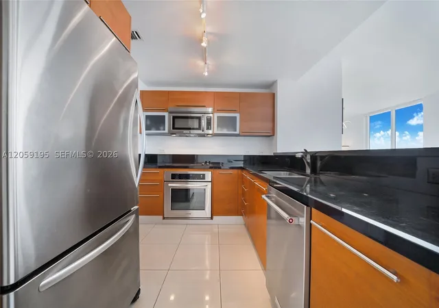 Photo 3 of Condo for sale at 253 Ne 2nd St #3302, Miami, FL 33132 | MLS# A12059195 | Listing updated on 2026-09-10