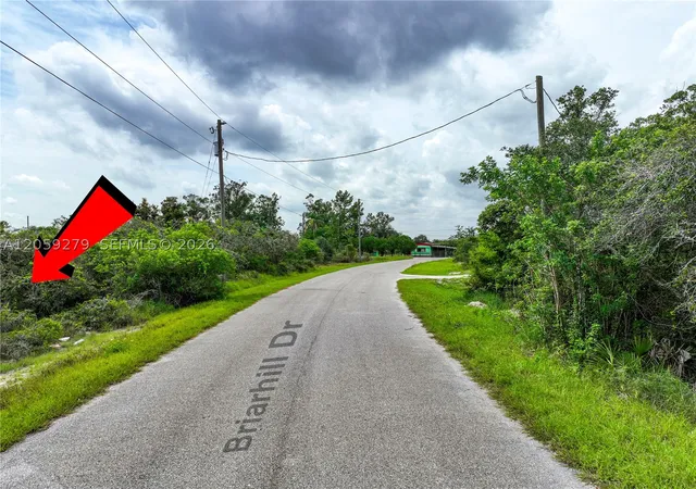 Photo 3 of Single family home for sale at 108 Briarhill Dr, Lake Placid, FL 33852 | MLS# A12059279 | Listing updated on 2026-09-06