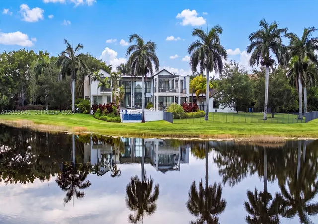 Photo 4 of Single family home for sale at 3714 Pine Lake Dr, Weston, FL 33332 | MLS# A12053641 | Listing updated on 2026-08-31