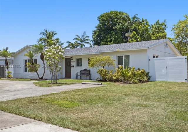 Photo 1 of Sale Pending at 9123 Sw 181st St, Palmetto Bay, FL 33157 | MLS# A12056533 | Listing updated on 2026-09-08