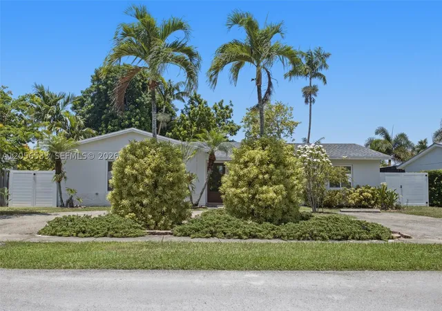 Photo 3 of Sale Pending at 9123 Sw 181st St, Palmetto Bay, FL 33157 | MLS# A12056533 | Listing updated on 2026-09-08
