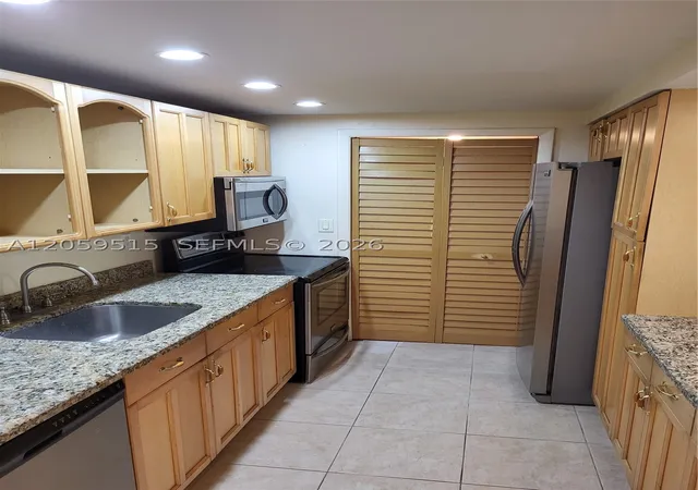 Photo 2 of Condo for sale at 230 Lakeview Dr #207, Weston, FL 33326 | MLS# A12059515 | Listing updated on 2026-09-11