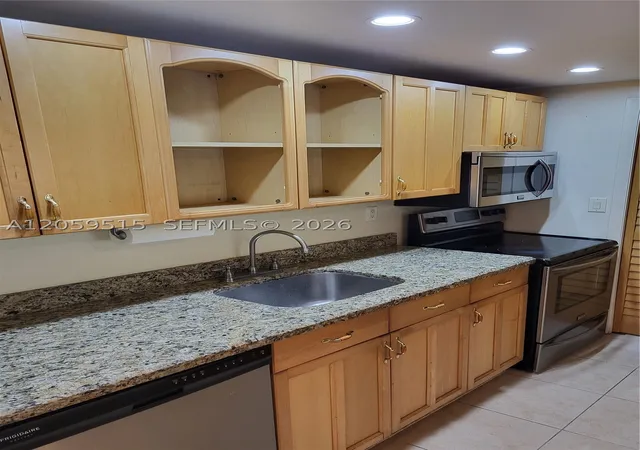 Photo 3 of Condo for sale at 230 Lakeview Dr #207, Weston, FL 33326 | MLS# A12059515 | Listing updated on 2026-09-11