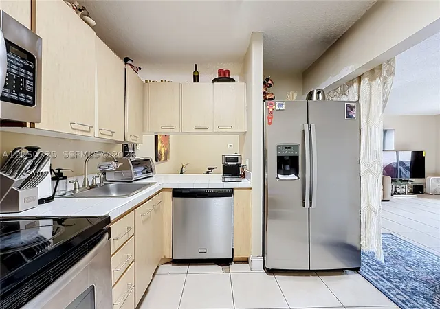 Listing Photo 4 - Condo for sale in building located at 13791 Sw 66Th St, Miami, FL 33183 - Unit #169E