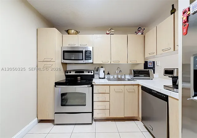 Listing Photo 5 - Condo for sale in building located at 13791 Sw 66Th St, Miami, FL 33183 - Unit #169E