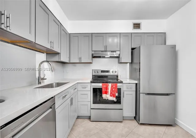 Photo 3 of Condo for sale at 3021 N Oakland Forest Dr #208, Oakland Park, FL 33309 | MLS# A12056999 | Listing updated on 2026-08-29