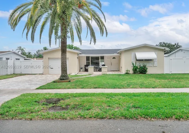 Photo 4 of Single family home for sale at 8963 Sw 53Rd St, Cooper City, FL 33328 | MLS# A12059119 | Listing updated on 2026-09-13