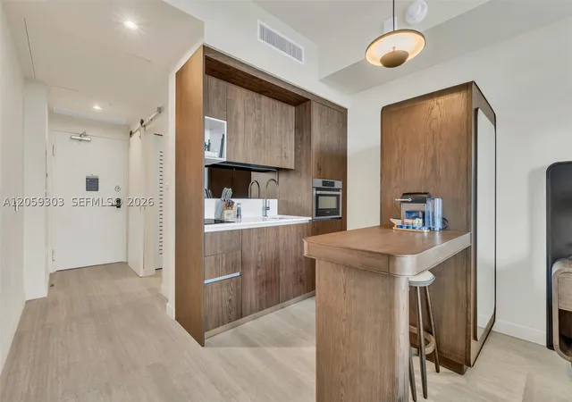 1611 SW 2nd Ave #713