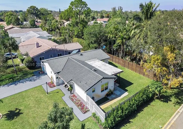 Photo 3 of Single family home for sale at 7501 Nw 42nd St, Coral Springs, FL 33065 | MLS# A12059643 | Listing updated on 2026-08-29