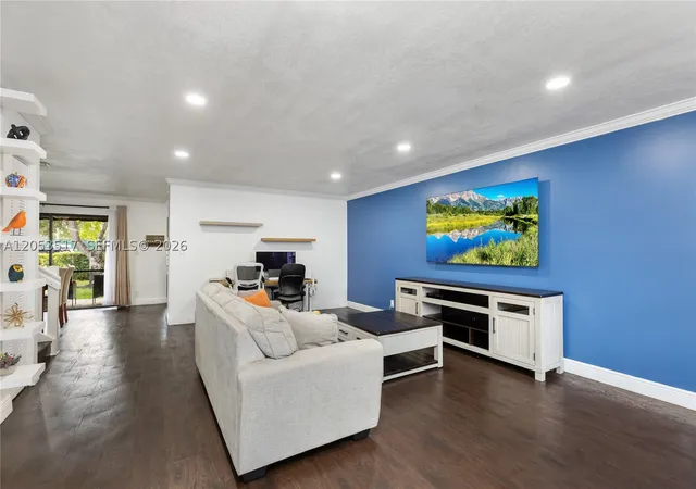 Photo 4 of Condo for sale at 9153 Vineyard Lake Dr, Plantation, FL 33324 | MLS# A12053517 | Listing updated on 2026-08-26