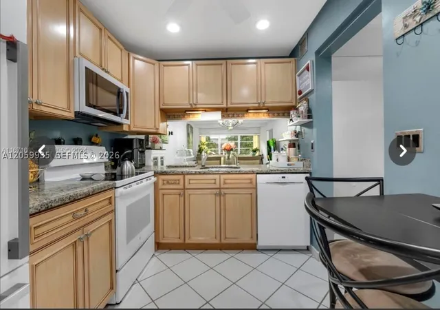 Listing Photo 4 - Condo for sale in building located at 1103 Bahama Bend, Coconut Creek, FL 33066 - Unit #H2