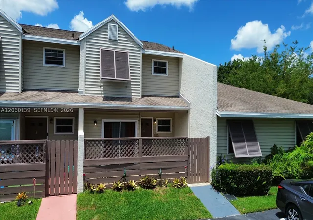 Photo 1 of Townhouse for sale at 309 W Hemingway Cir, Margate, FL 33063 | MLS# A12060139 | Listing updated on 2026-09-14