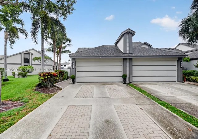 Photo 2 of Townhouse for sale at 802 Landings Blvd, Greenacres, FL 33413 | MLS# A12056908 | Listing updated on 2026-09-24
