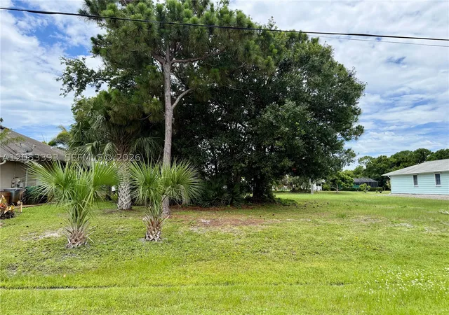Photo 2 of Single family home for sale at 1860 Se Gaskins Cir, Port St Lucie, FL 34952 | MLS# A12053393 | Listing updated on 2026-09-08