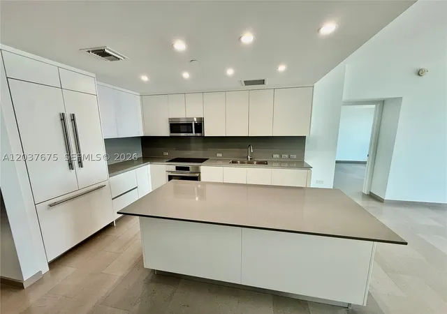 Listing Photo 5 - Condo for sale in Reach Brickell City Centre located at 68 Se 6Th St, Miami, FL 33131 - Unit #2707