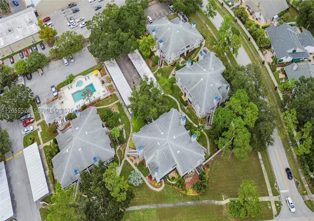Listing Photo 2 - Condo for sale in building located at 8708 Bardmoor Pl, Seminole, FL 33777 - Unit #101