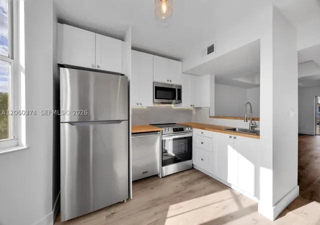 Listing Photo 5 - Condo for sale at The Riviera At Coral Lake, Unit 803 390 Nw 86Th Ct, The Riviera At Coral Lake, Miami, FL 33126 | Built Year: 1990-1991