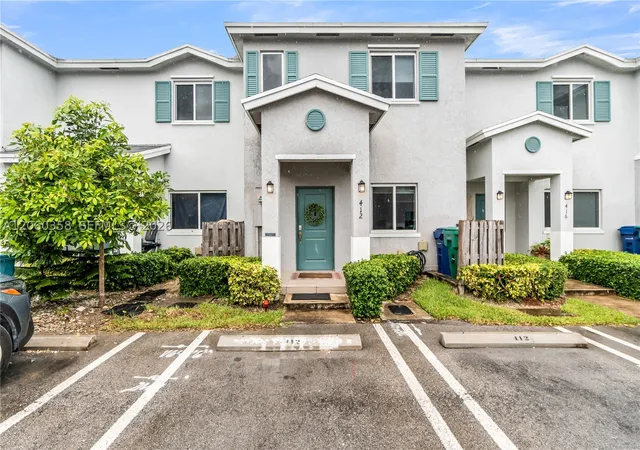 Photo 2 of Townhouse for sale at 412 Nw 12th Ave, Florida City, FL 33034 | MLS# A12060358 | Listing updated on 2026-08-31
