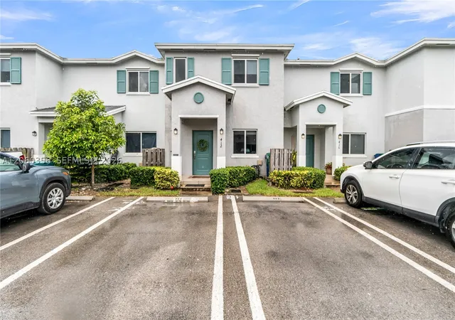 Photo 3 of Townhouse for sale at 412 Nw 12th Ave, Florida City, FL 33034 | MLS# A12060358 | Listing updated on 2026-08-31